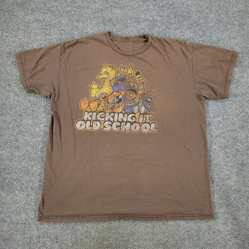 Sesame Street Shirt Men XL Brown Kicking It Old School Graphic Tee Short Sleeve